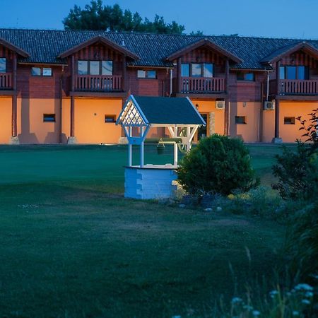 Tri Duby Golf Apartments Badin Экстерьер фото